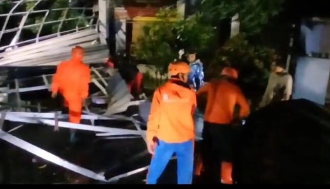 Puting Beliung dan Longsor Terjadi di Majalengka, Akses Jalan Terganggu dan Rumah Warga Rusak